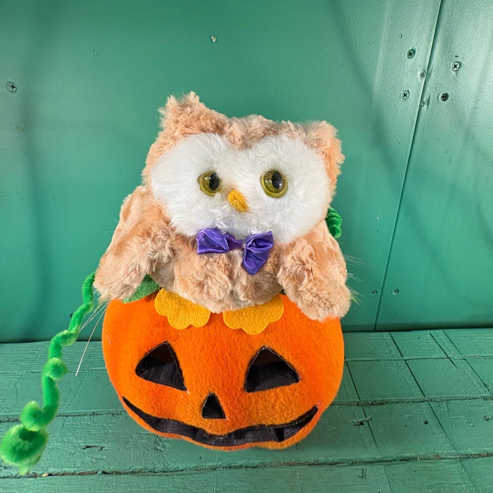 Charming Plush Owl on Pumpkin Halloween Decoration Fiber Optics